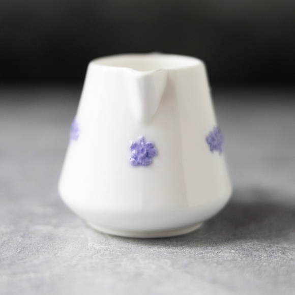 Royal Adderley Blue Chelsea Creamer England white embossed grapes print 2 5/8" - Picture 4 of 6